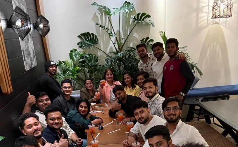 Alumni at a reunion dinner
